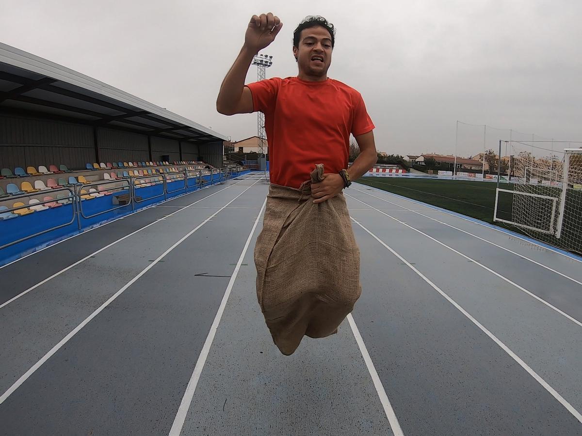 Christian López batió el récord de los 200 metros en saco con un tiempo de 63,88 segundos.