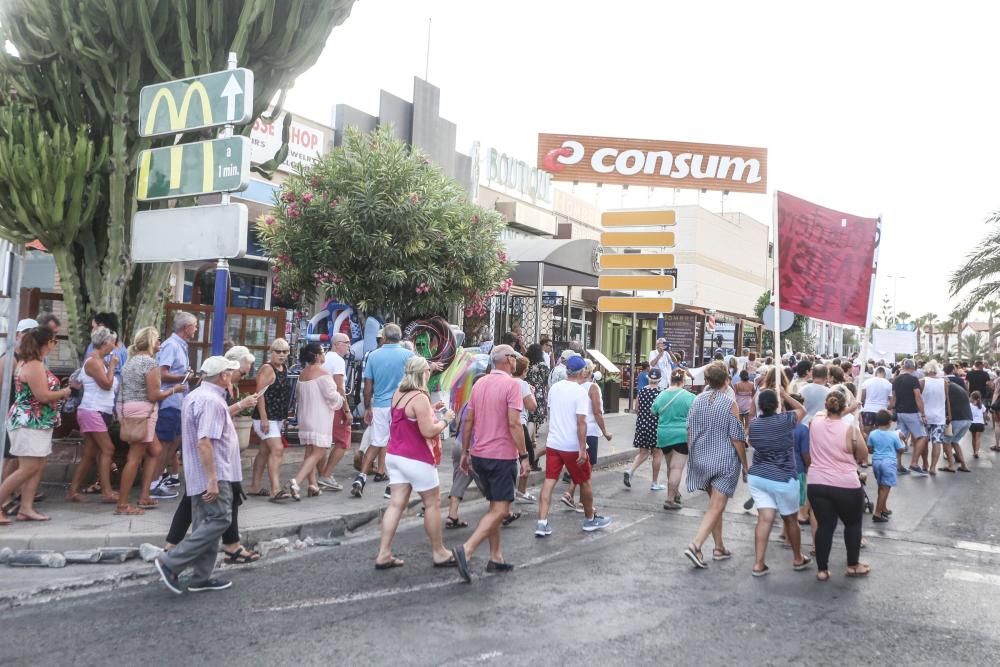 Manifestación en Orihuela Costa por su abandono