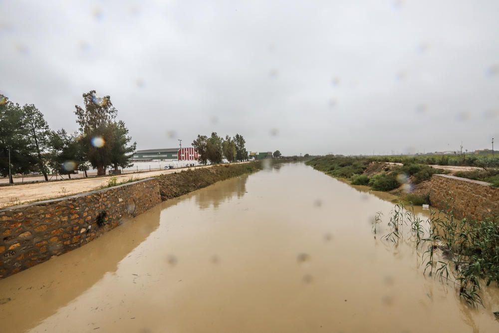 Las lluvias torrenciales anegan Torrevieja.