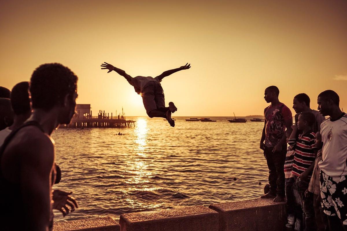 Salto en Stone Town