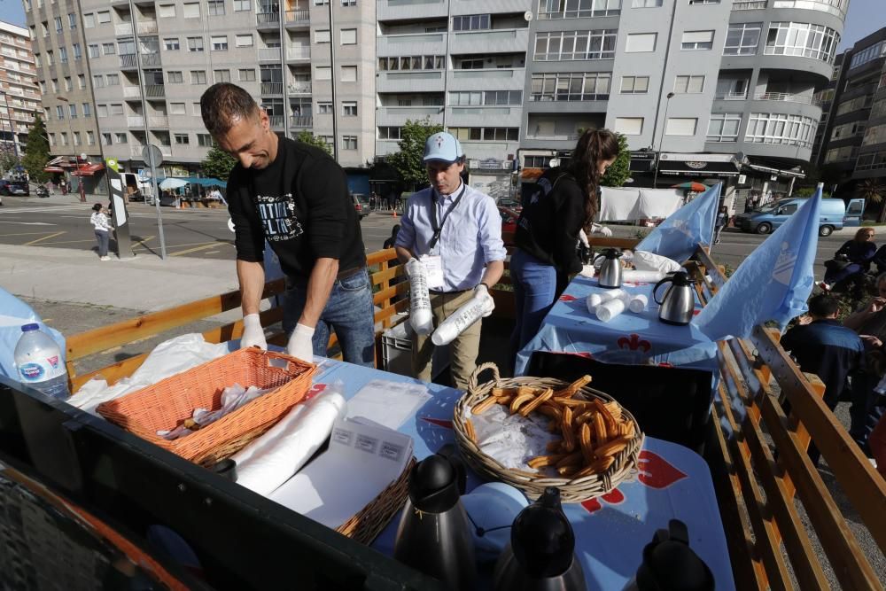 Chocolate y churros para calentar la previa del Celta - Girona. // Alba Villar