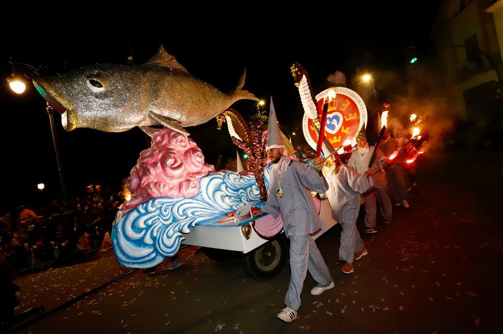 El desfile del Entierro de la Sardina y la quema, en imágenes