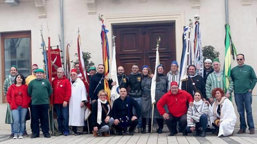 Los festeros volvieron ayer a tomar las calles de Xixona en el Mig Any de los Moros y Cristianos.