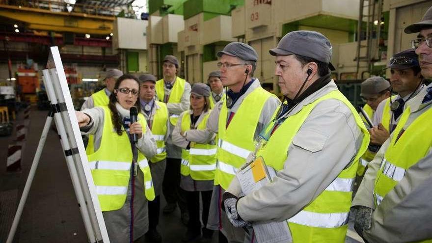 Tavares (centro), en una de sus primeras visitas a Vigo en 2014, con Juan Antonio Muñoz Codina. // PSA