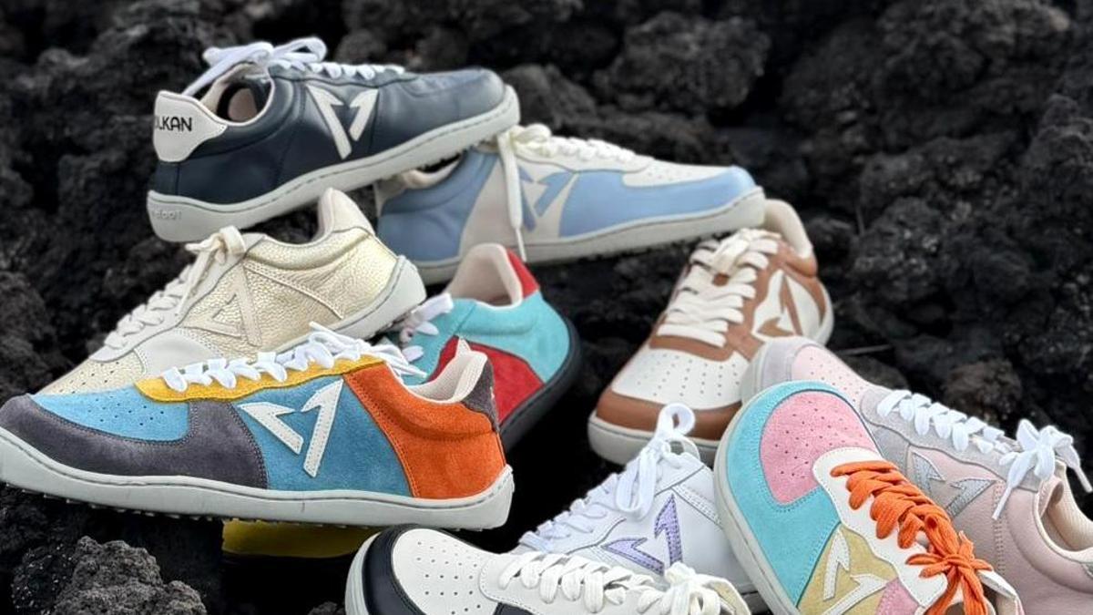 Varios modelos de zapatillas que incorporan cenizas del volcán Tajogaite.