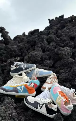 Así son las zapatillas fabricadas con cenizas del volcán Tajogaite