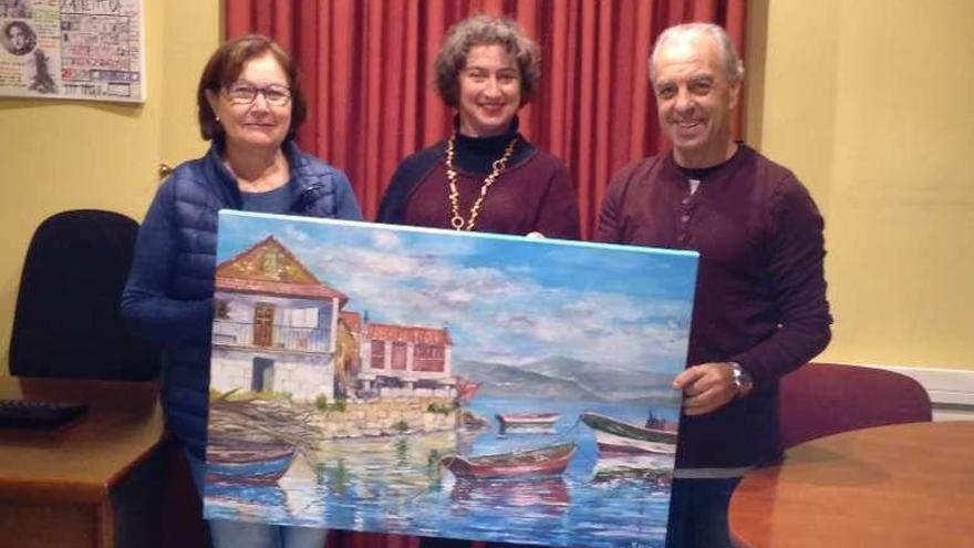 Rosa Fernández y Faustino Ucha, con la ganadora. // Concello de Poio