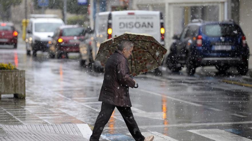 La nieve sorprendió en Lalín