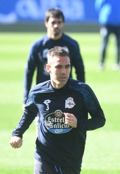 Sesión de entrenamiento en Riazor antes de disputar el trascendental encuentro ante el Granada.