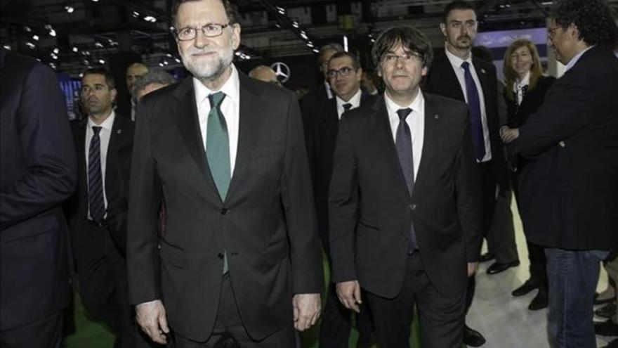 Puigdemont pide por carta a Rajoy negociar el referéndum