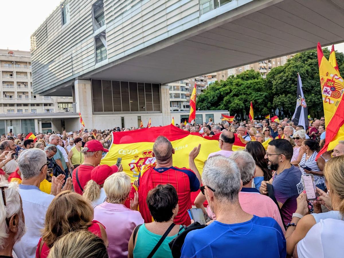 Benidorm reúne a más de 5.000 personas en defensa de Ceuta y contra Pedro Sánchez