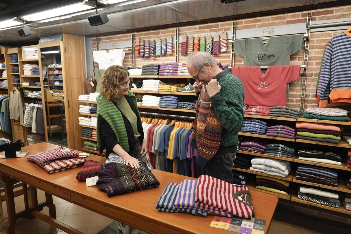 Amadeu Barbany cofundador de la marca de ropa reciclada Iaios y propietario de la tienda de ropa Dracs de Granollers