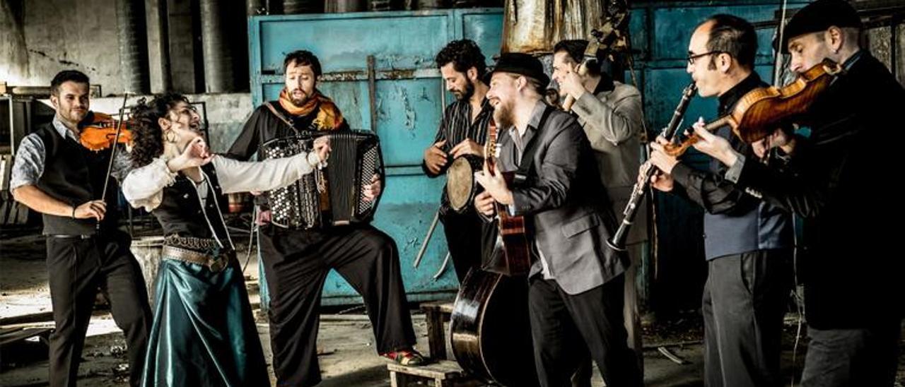 Barcelona Gipsy Balkan Orchestra