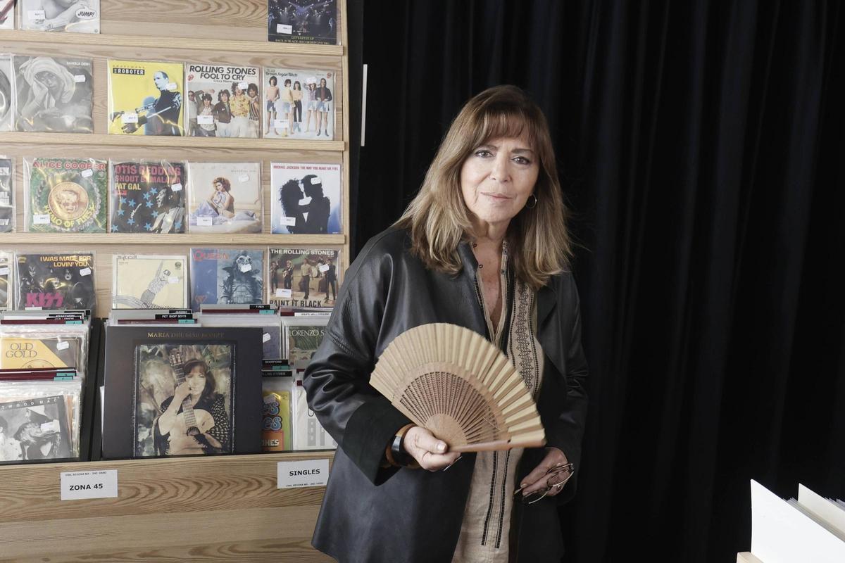 Maria del Mar Bonet, junto a su disco 'L'aigua no cansa'