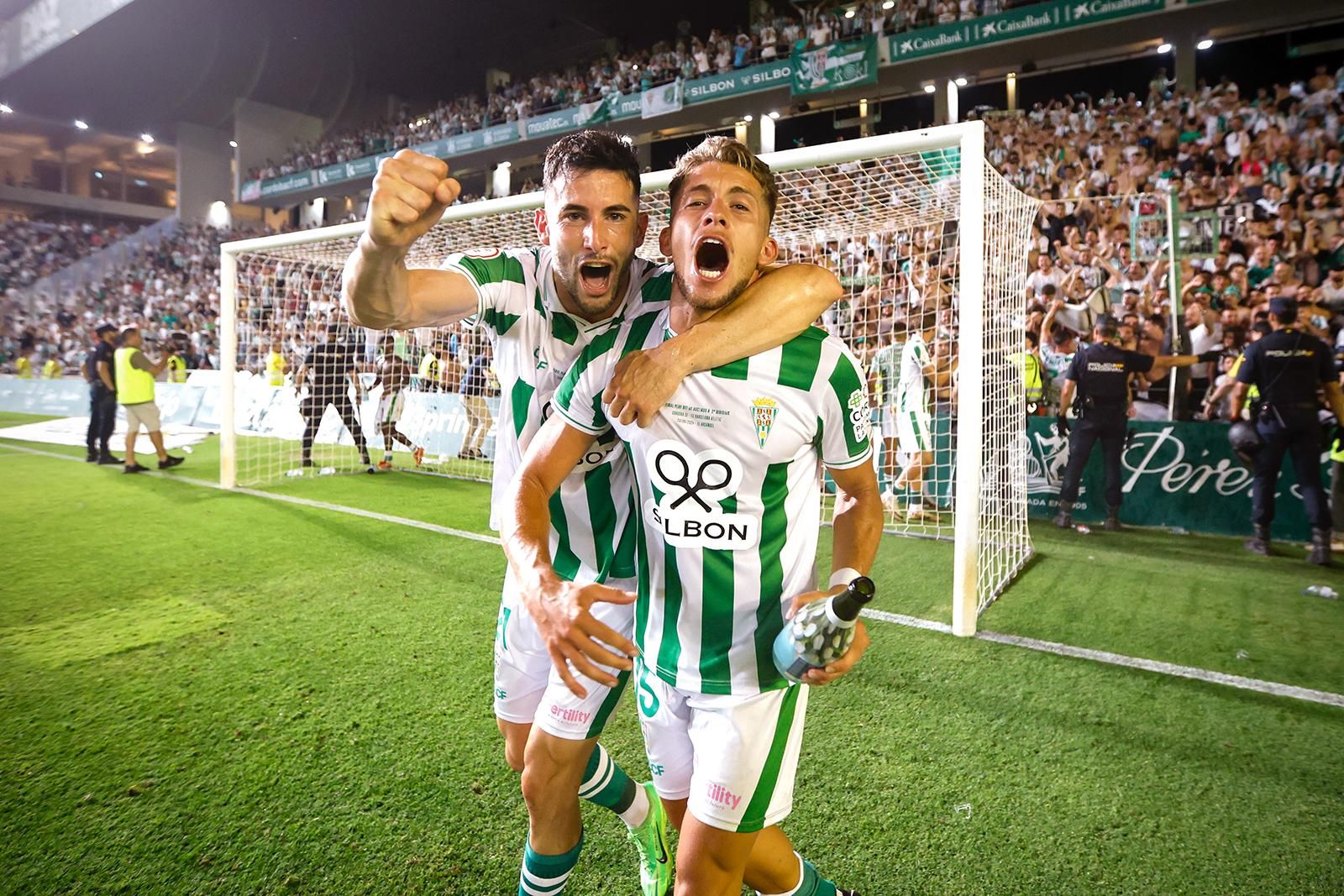 El Córdoba CF vuelve a Segunda / Las mejores imágenes de una noche para la historia