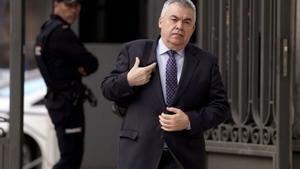 El PSOE mou fitxa i expedienta Leire Díez pels àudios de l’UCO