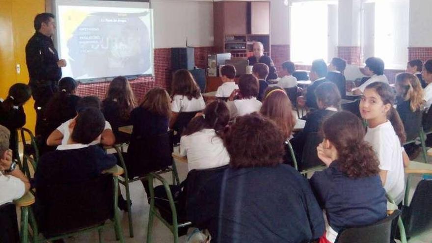 La Policía Nacional inicia sus charlas en los colegios