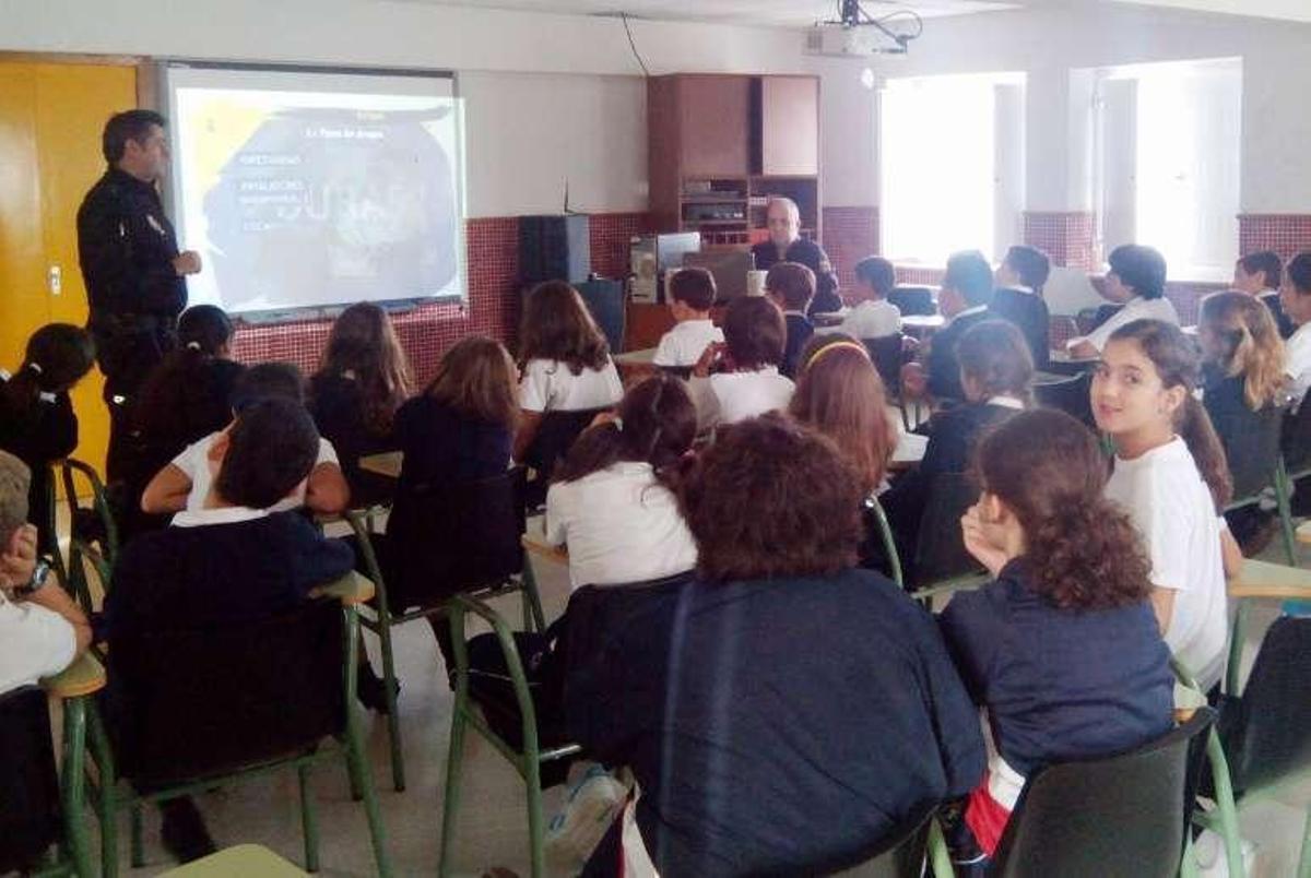 La Policía Nacional inicia sus charlas en los colegios