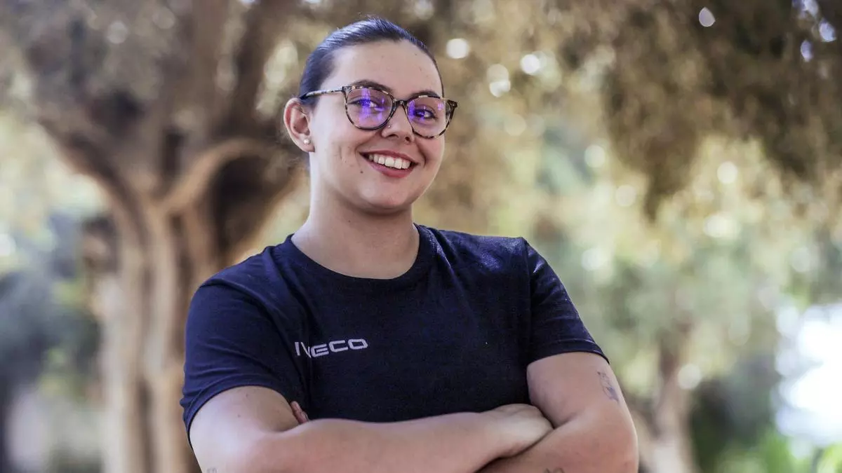 El infierno de una joven mallorquina que soñaba con ser mecánica de coches: “Me escupían y me mandaban a fregar”