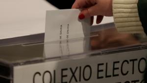 Abren los colegios electorales en Galicia a la espera de 2,2 millones de electores.