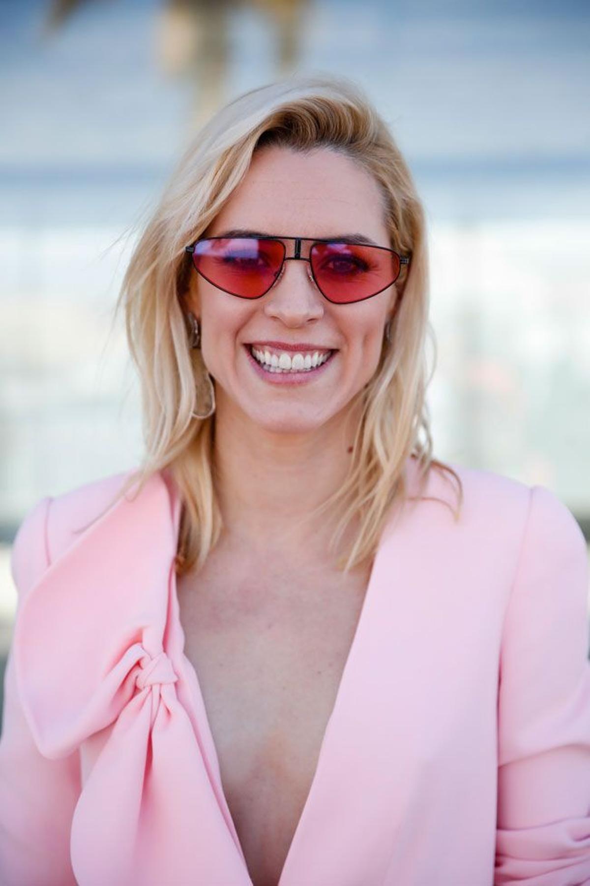 Maggie Civantos en el Festival de Málaga con traje de Del Pozo.