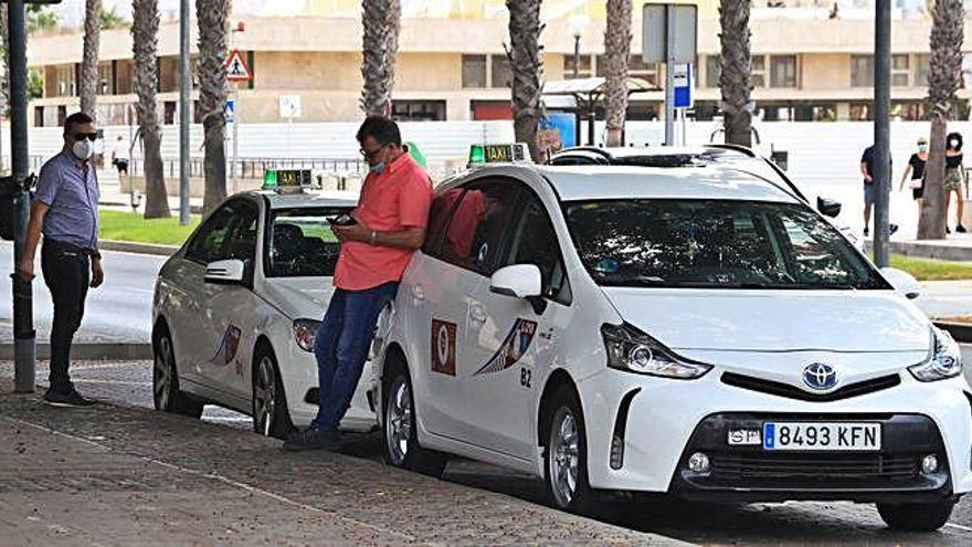 Los taxistas de Cartagena sufren una disminución de ingresos generalizada de más del 70 por ciento.