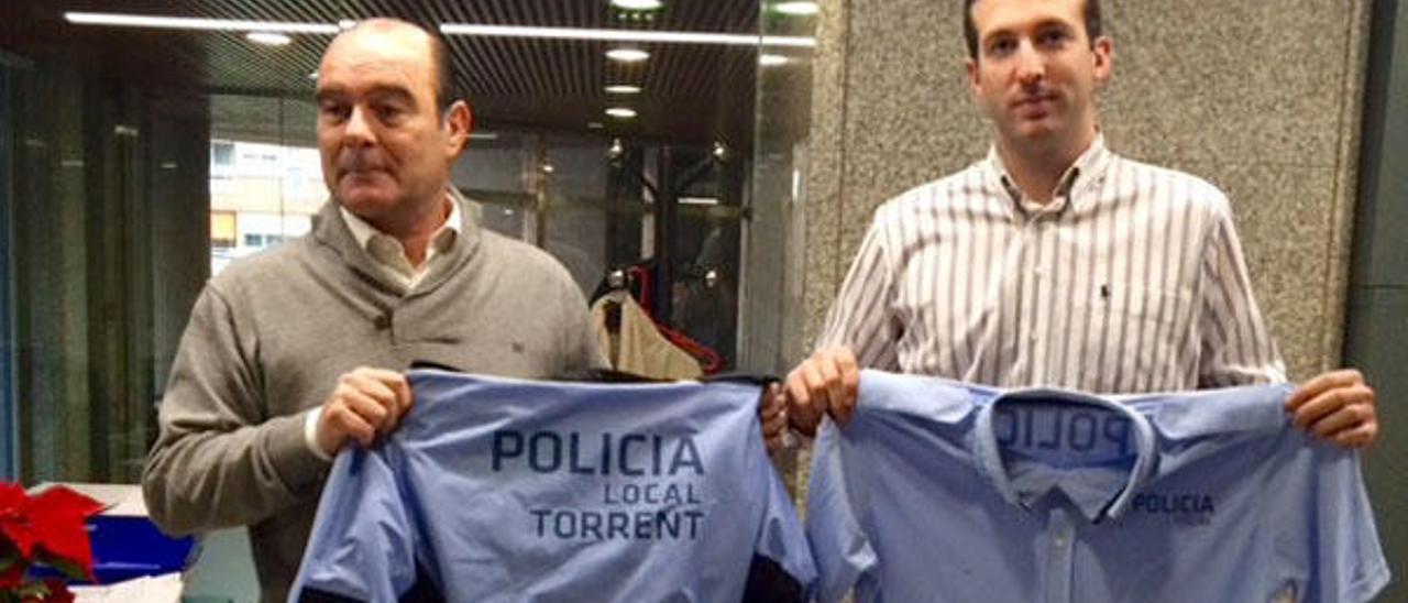 El secretario de Torrent certifica que el nuevo uniforme policial incumple la ley por el color