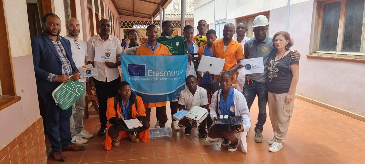 Alumnos del Instituto Técnico Don Bosco de Ebolowa en Camerún