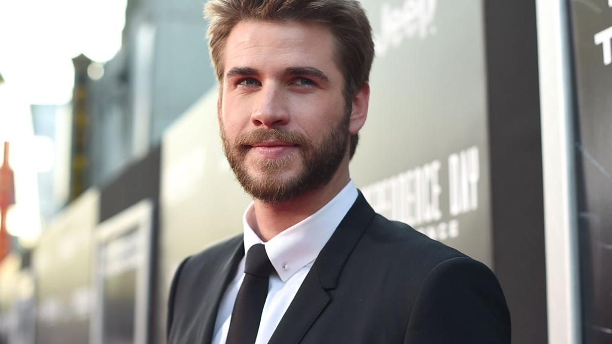 Liam Hemsworth ha sido visto con una rubia de la mano por la calle