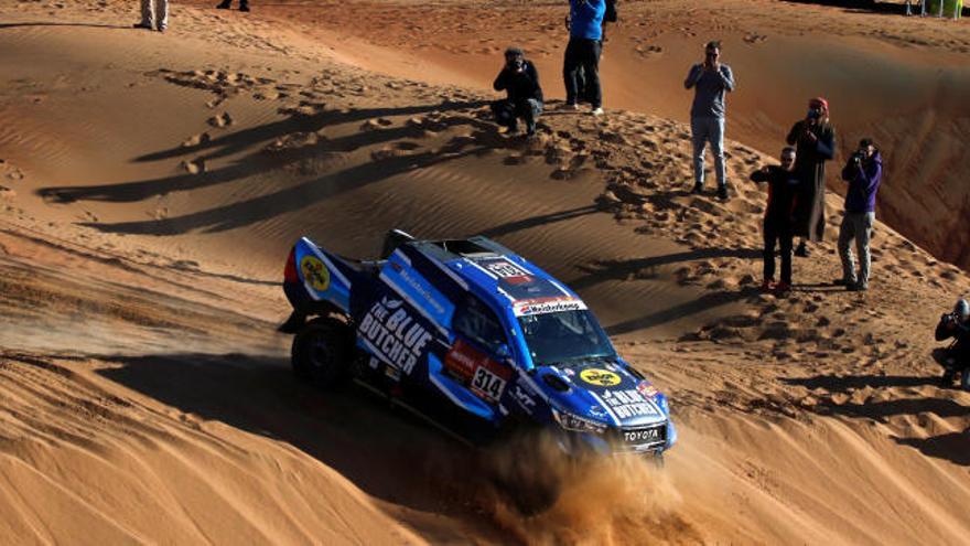 Un coche en el Dakar