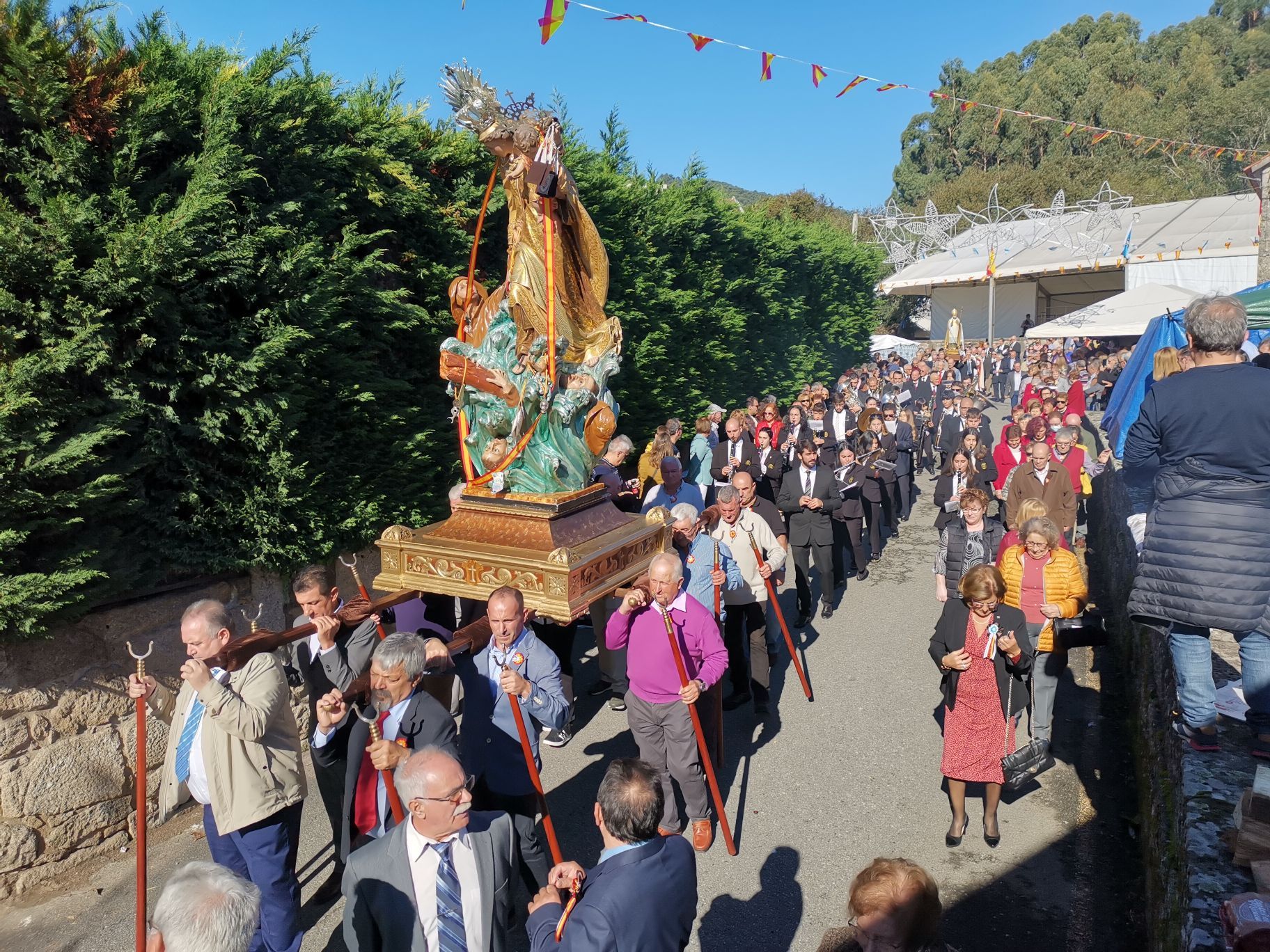 Fe y comida arropan al San Martiño en Moaña