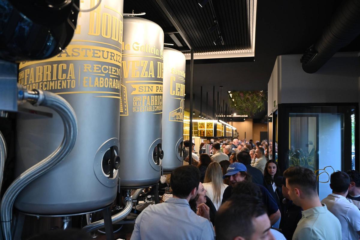 Fotogalería | Más de 150 invitados dan la bienvenida al nuevo local gastronómico con el sello de Javier Cardenal
