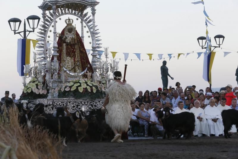 Representación del hallazgo de la Virgen de Candelaria por los guanches 2016