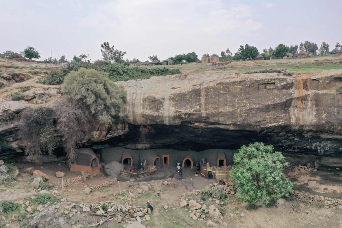 Los últimos habitantes de las cuevas de Kome, en Lesotho