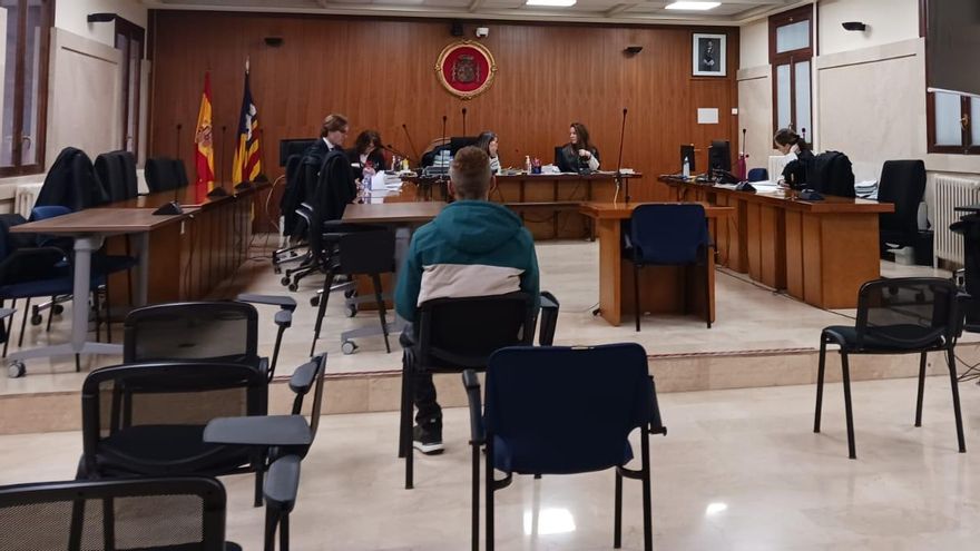 Una víctima de agresión sexual en Magaluf: “Él se puso encima, le dije que no; me violó y yo me quedé como congelada”