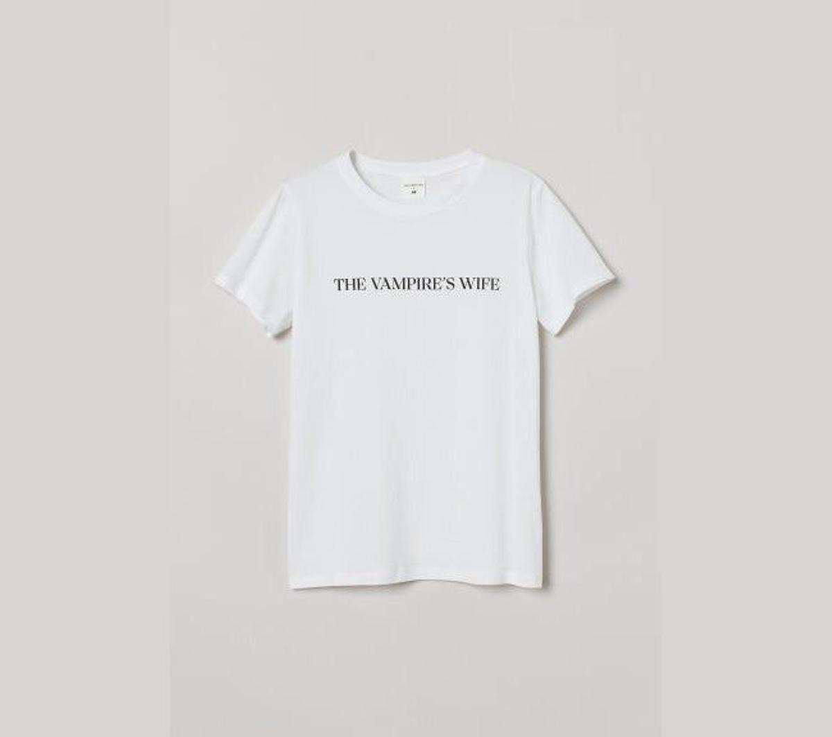 Camiseta blanca básica de The Vampire's Wife x H&amp;M. (Precio: 14,99 euros)