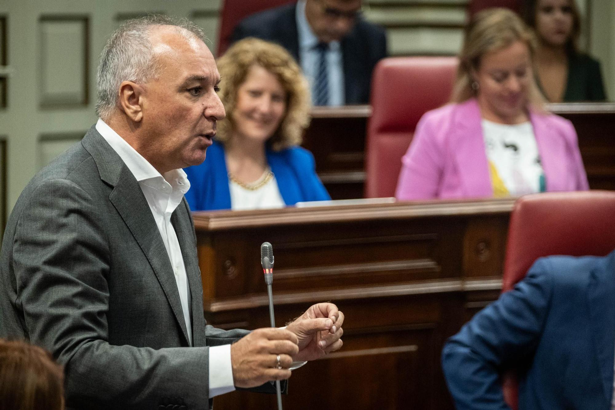 Pleno del Parlamento de Canarias (12.12.09)
