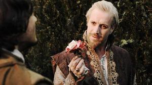 Tràiler original amb subtítols en espanyol de la pel·lícula ’Anonymous’.