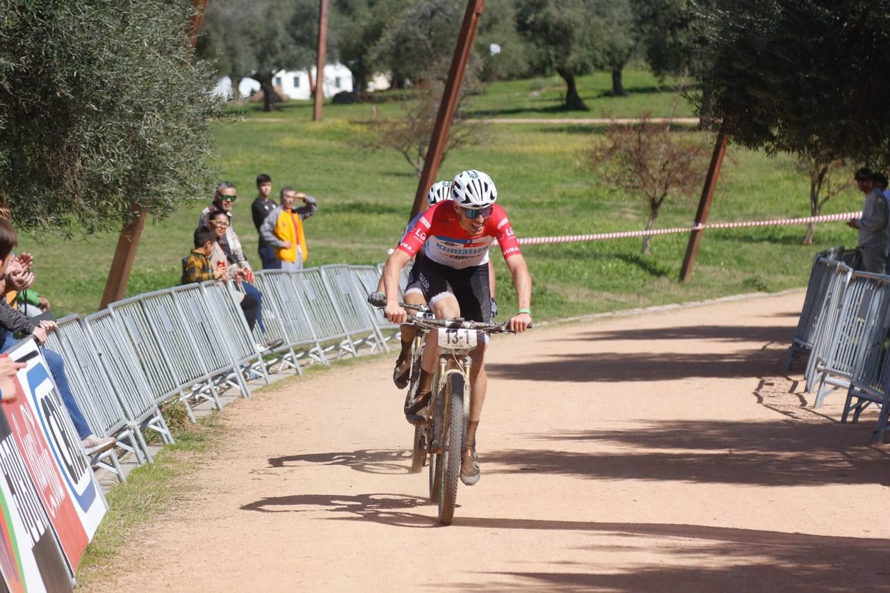 La Andalucía Bike Race a su paso por Córdoba en imágenes