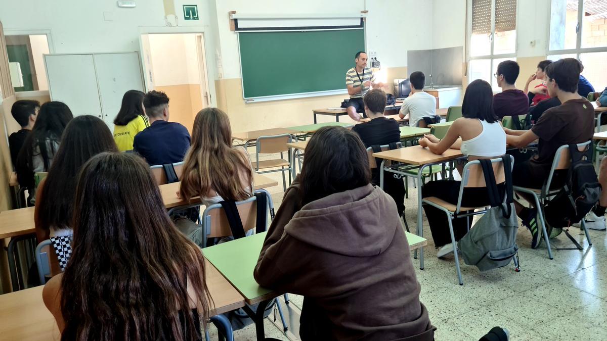 Alumnes a l&#039;aula a l&#039;institut de la Pobla de Segur, al Pallars Jussà.