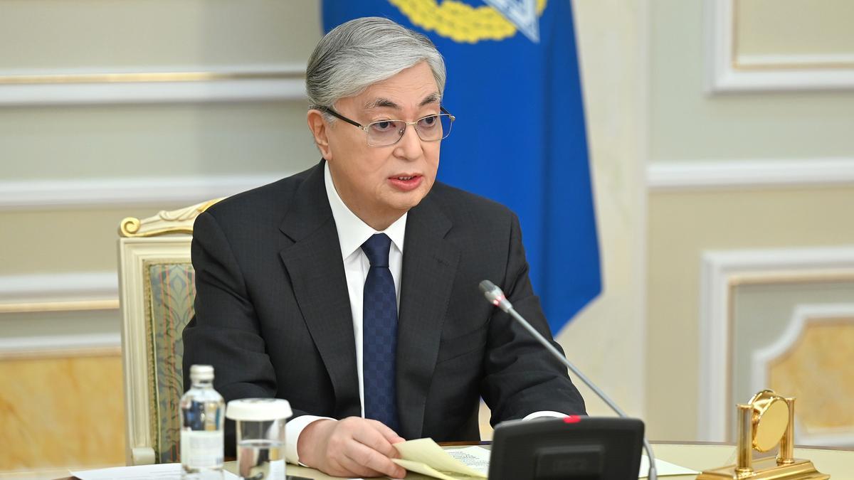 El presidente de Kazajistán,  Kassim Jomart-Tokáyev, durante la conferencia que ha mantenido este lunes con sus alidados de la Organización del Tratado de Seguridad Colectiva (OTSC), este lunes.