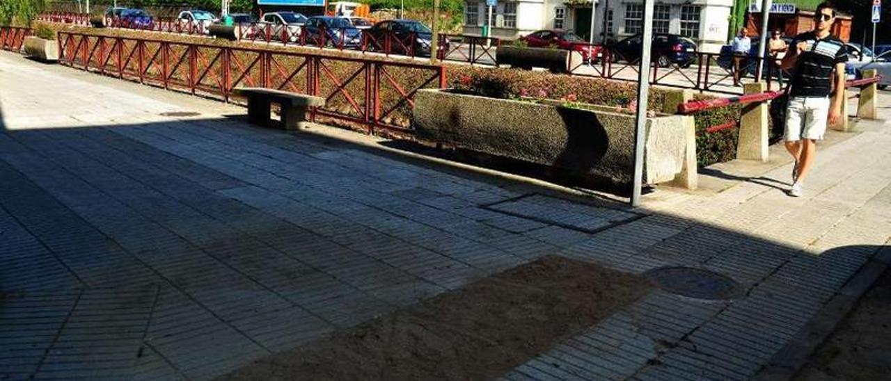 La situación de deterioro del paseo es patente a lo largo de todo su recorrido.