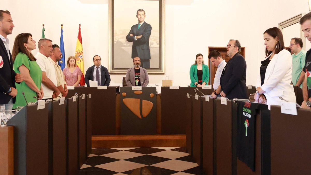 Fotogalería | Los grupos de PSOE y PP en la Diputación de Cáceres alzan la voz por Gaza