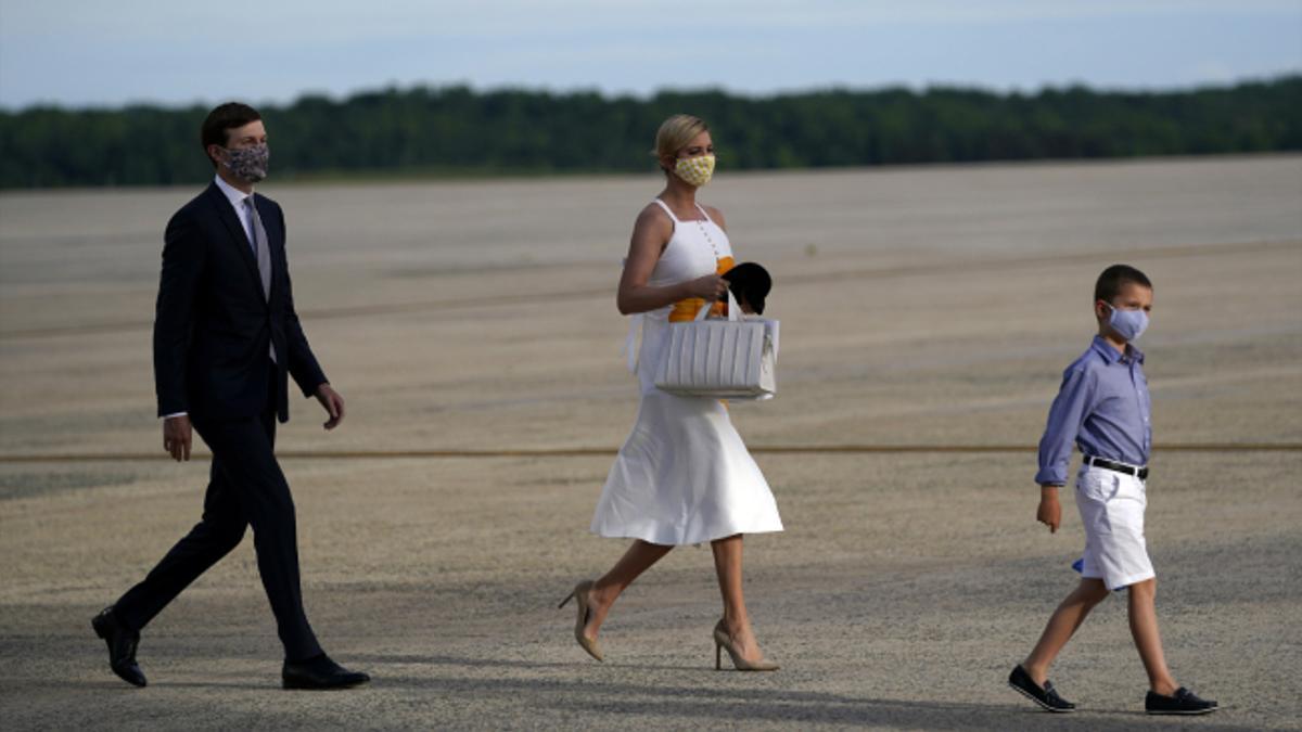 El vestido blanco con estampado XL que ha hecho que Ivanka Trump sea la más elegante del momento