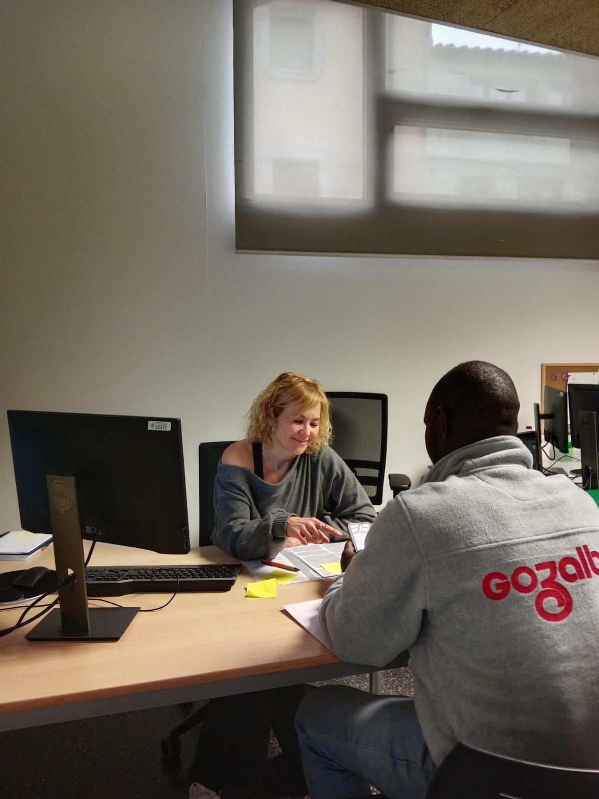 na imatge de l’atenció al Centre Cívic Pont Major.