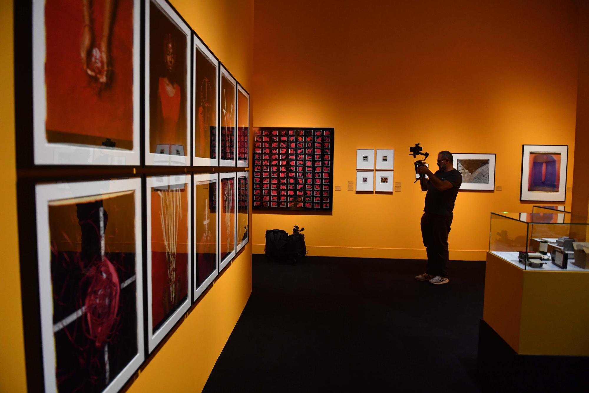 El universo Polaroid abre al público en la Fundación Barrié