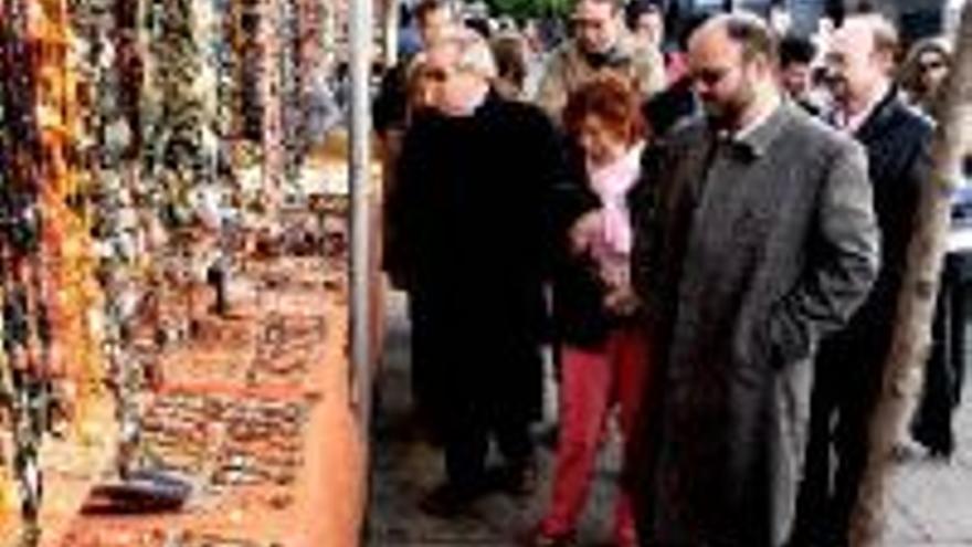 SAPONI, HERAS Y SOLIS VISITAN EL MERCADO NAVIDEÑO