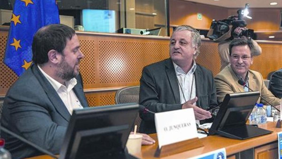 El presidente de ERC, Oriol Junqueras, ayer en Bruselas, antes de iniciar el acto de los Verdes europeos.