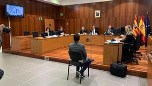 Óscar C, ayer, en el banquillo de los acusados de la Audiencia Provincial de Zaragoza.