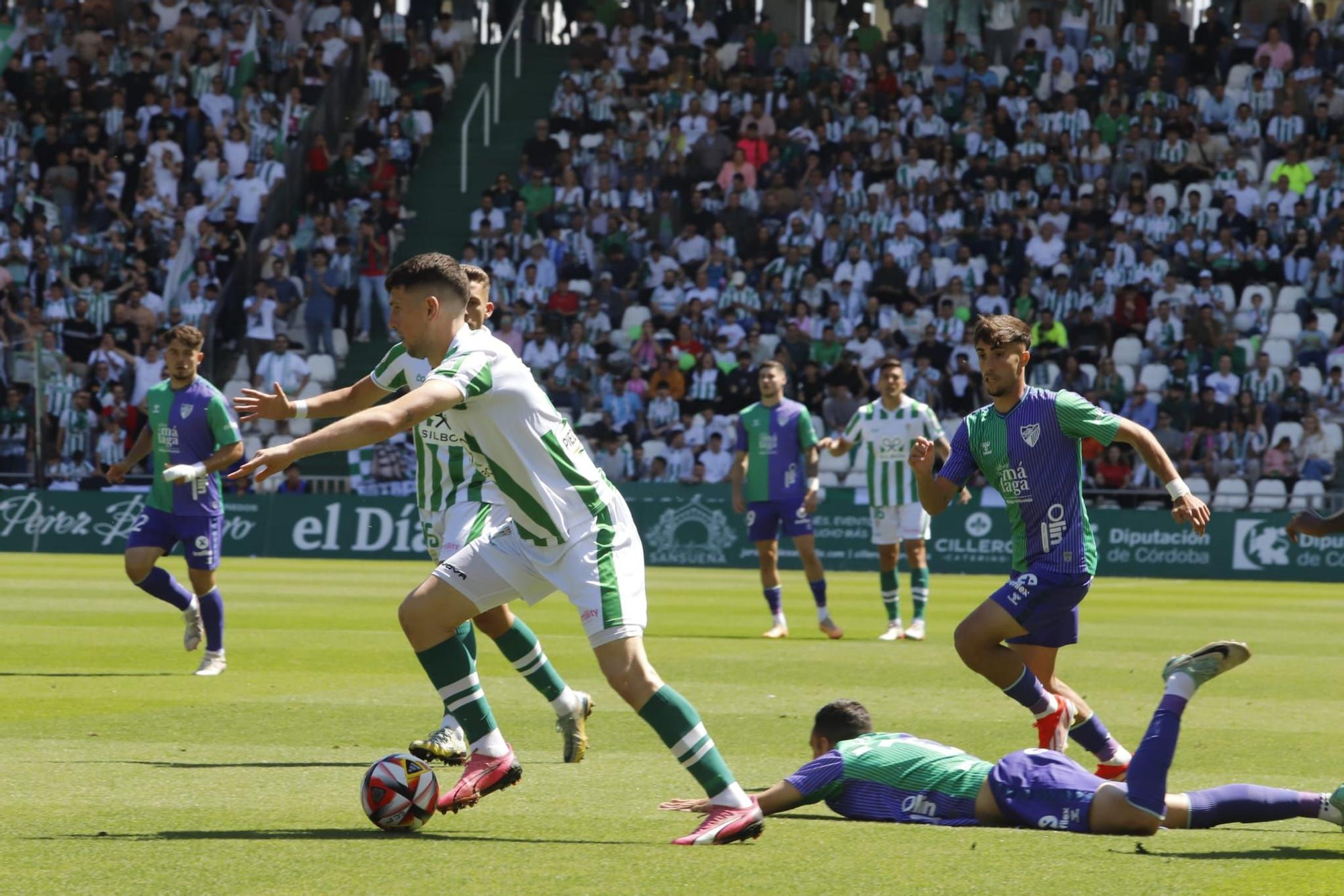 Imágenes del partido que ha enfrentado este domingo en el Nuevo Arcángel al Córdoba CF y al Málaga CF, correspondiente a la 34º jornada de la Primera RFEF